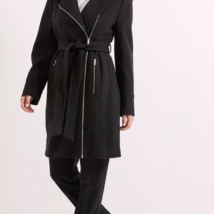 Chic Black Fur-Collar Women's Trench Coat